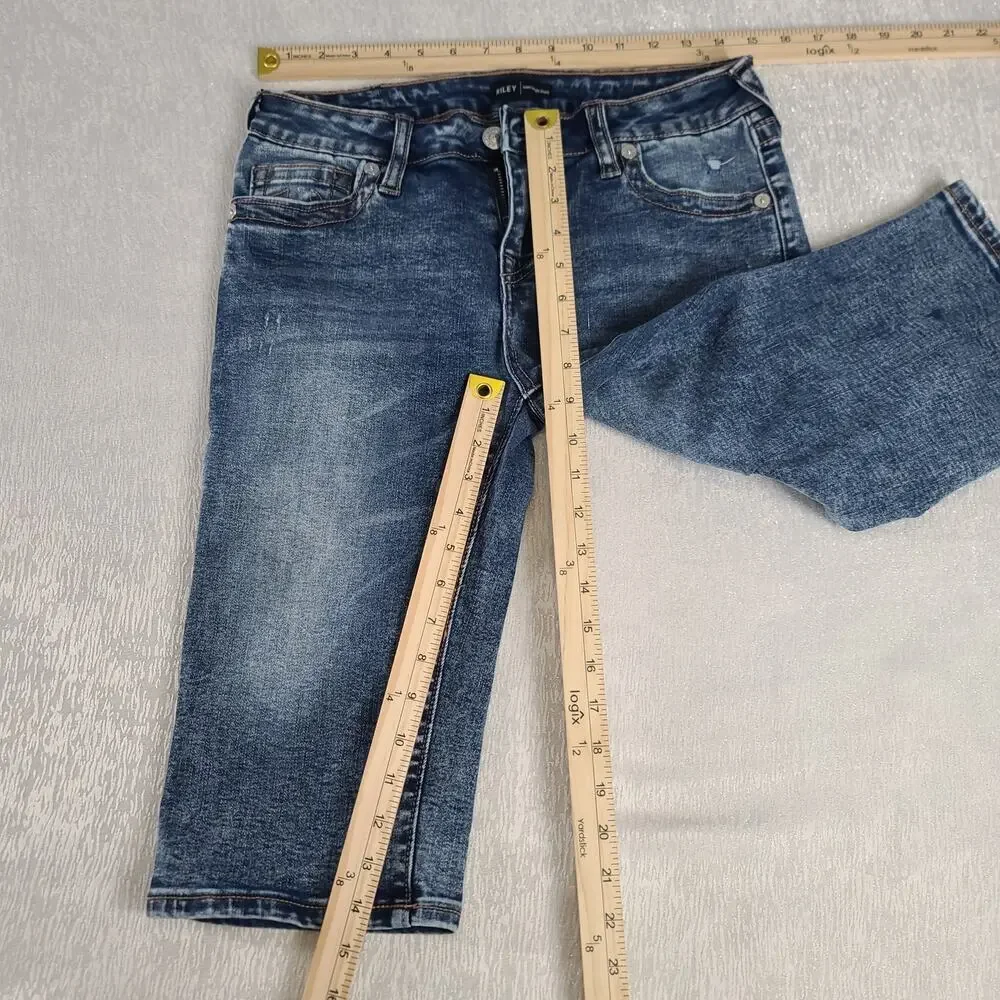 True Religion Riley knee length distressed women's shorts jeans blue Size 28 Y2K - Picture 3 of 6